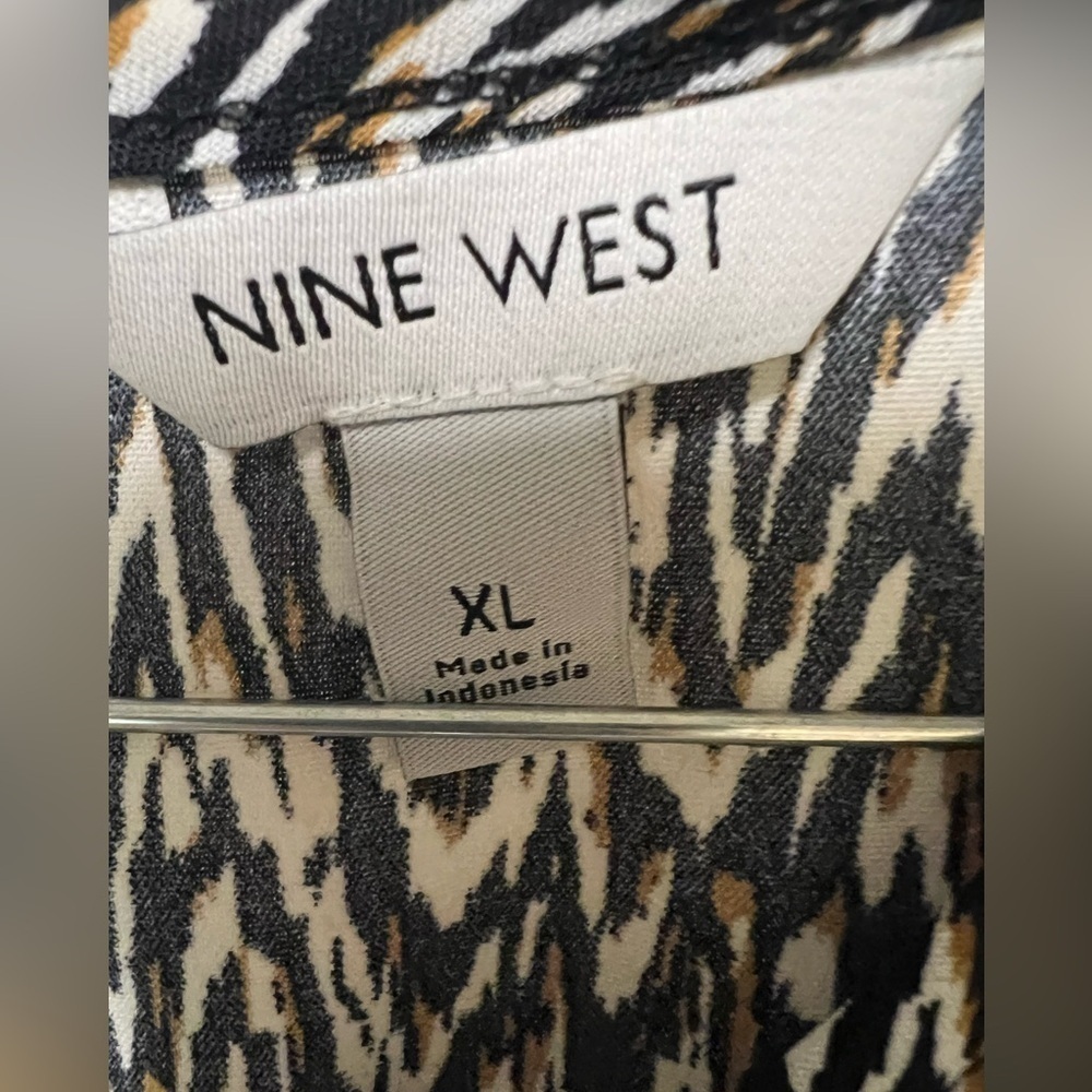 NINE WEST SHORT SLEEVE  SIZE XL BROWN/TAN/BLACK DESIGN AND ELASTIC WAIST BLOUSE - Picture 4 of 4